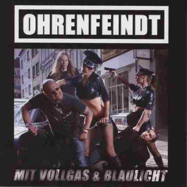 MIT VOLLGAS & BLAULICHT