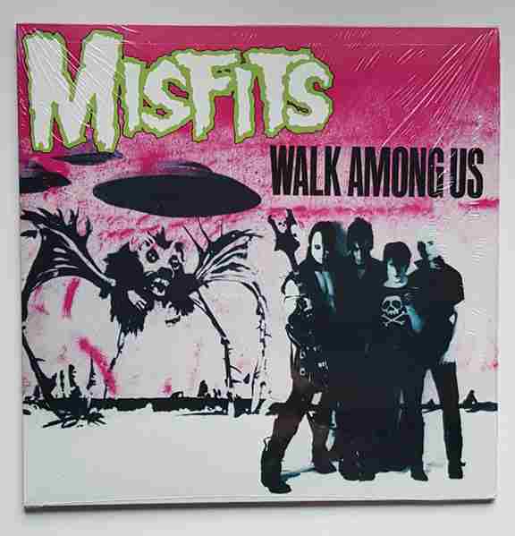 WALK AMONG US